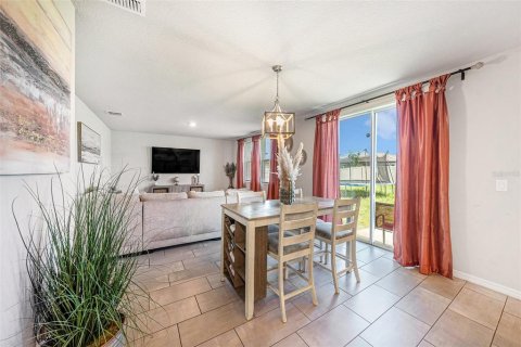 House in Zephyrhills, Florida 4 bedrooms, 217.39 sq.m. № 1824646 - photo 4
