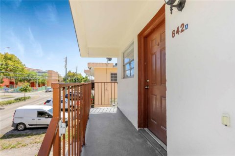 Villa ou maison à louer à Hialeah, Floride: 2 chambres, 78.04 m2 № 1999377 - photo 2