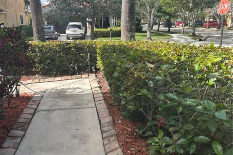 House in Weston, Florida 4 bedrooms, 198.44 sq.m. № 2152565 - photo 2