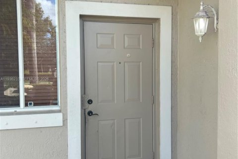 House in Weston, Florida 4 bedrooms, 198.44 sq.m. № 2152565 - photo 7
