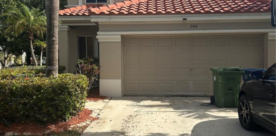 House in Weston, Florida 4 bedrooms, 198.44 sq.m. № 2152565