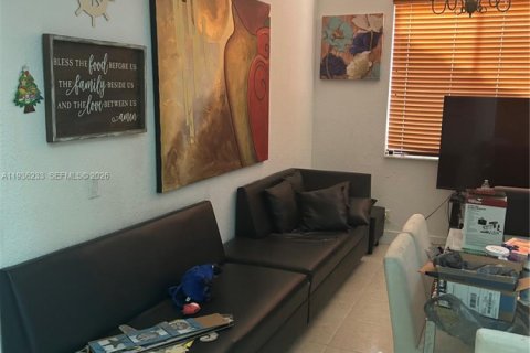 House in Weston, Florida 4 bedrooms, 198.44 sq.m. № 2152565 - photo 10