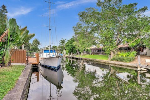 Снять в аренду виллу или дом в Форт-Лодердейл, Флорида 3 спальни, 134.71м2, № 2017970 - фото 3