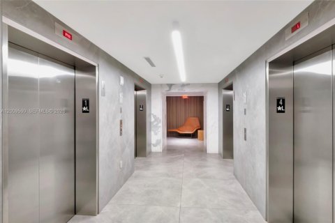 Купить кондоминиум в Майами, Флорида 2 спальни, 99.87м2, № 2089840 - фото 15