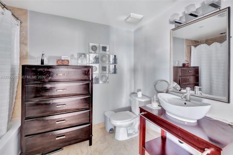 Купить кондоминиум в Майами, Флорида 2 спальни, 99.87м2, № 2089840 - фото 7