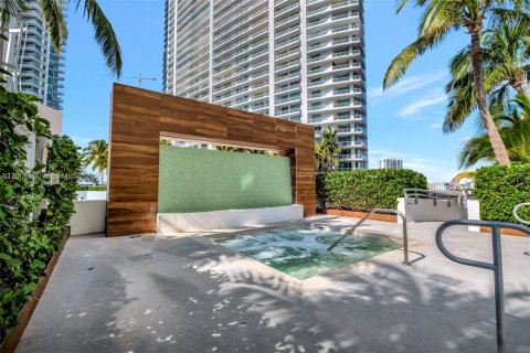 Купить кондоминиум в Майами, Флорида 2 спальни, 99.87м2, № 2089840 - фото 11