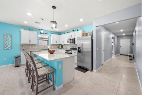 Villa ou maison à vendre à North Fort Myers, Floride: 4 chambres, 171.87 m2 № 1670736 - photo 5