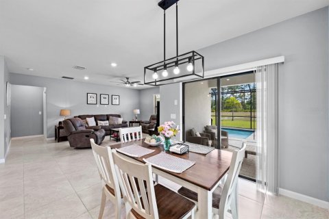 Villa ou maison à vendre à North Fort Myers, Floride: 4 chambres, 171.87 m2 № 1670736 - photo 12