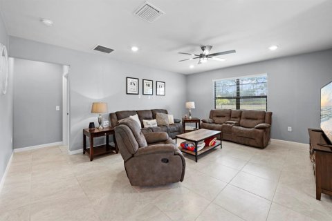 Villa ou maison à vendre à North Fort Myers, Floride: 4 chambres, 171.87 m2 № 1670736 - photo 13