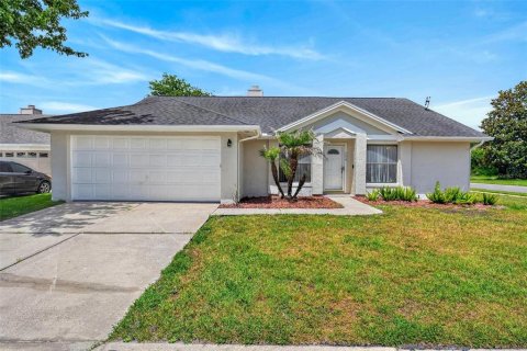 House in Lake Mary, Florida 3 bedrooms, 175.86 sq.m. № 2219052