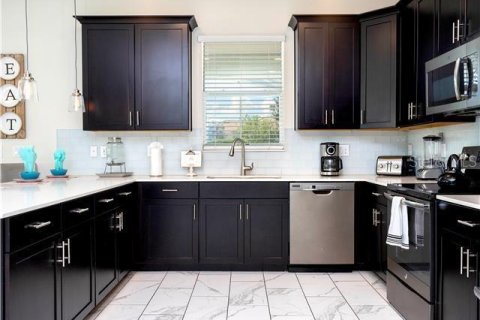 Casa en venta en Davenport, Florida, 6 dormitorios, 310.2 m2 № 2167293 - foto 12