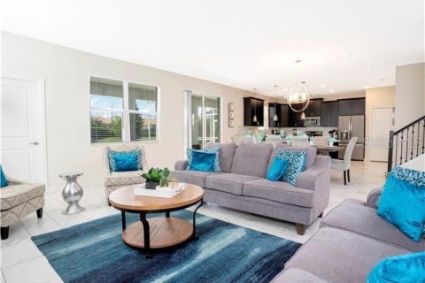 Casa en venta en Davenport, Florida, 6 dormitorios, 310.2 m2 № 2167293 - foto 8