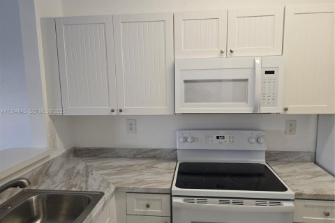 Touwnhouse à vendre à Homestead, Floride: 3 chambres, 108.6 m2 № 2179388 - photo 13