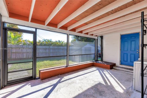 Купить виллу или дом в Окленд-Парк, Флорида 3 спальни, 118.36м2, № 2023924 - фото 28