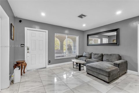 Купить виллу или дом в Окленд-Парк, Флорида 3 спальни, 118.36м2, № 2023924 - фото 5