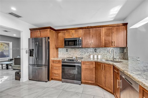 Купить виллу или дом в Окленд-Парк, Флорида 3 спальни, 118.36м2, № 2023924 - фото 7