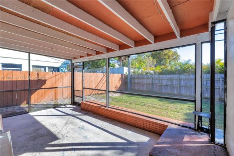 Купить виллу или дом в Окленд-Парк, Флорида 3 спальни, 118.36м2, № 2023924 - фото 27