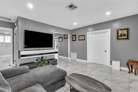 Купить виллу или дом в Окленд-Парк, Флорида 3 спальни, 118.36м2, № 2023924 - фото 4