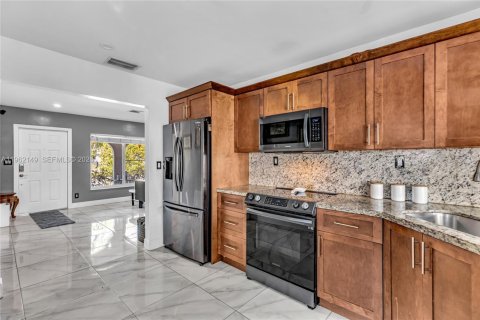 Купить виллу или дом в Окленд-Парк, Флорида 3 спальни, 118.36м2, № 2023924 - фото 8