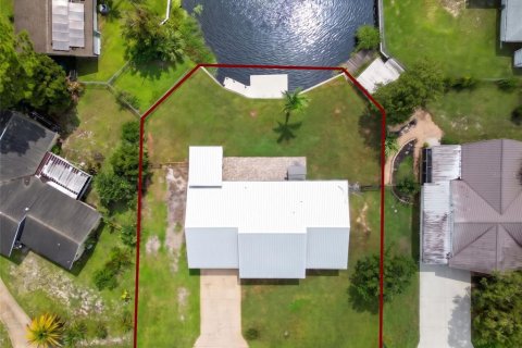 House in Eustis, Florida 3 bedrooms, 122.63 sq.m. № 2418613 - photo 2