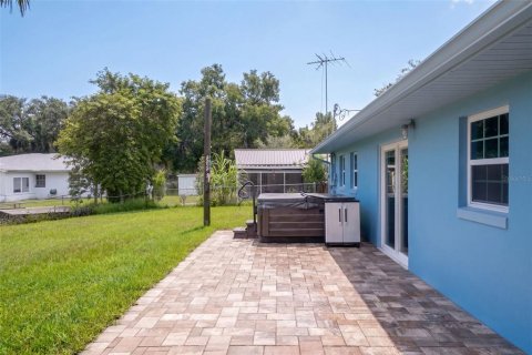 House in Eustis, Florida 3 bedrooms, 122.63 sq.m. № 2418613 - photo 19