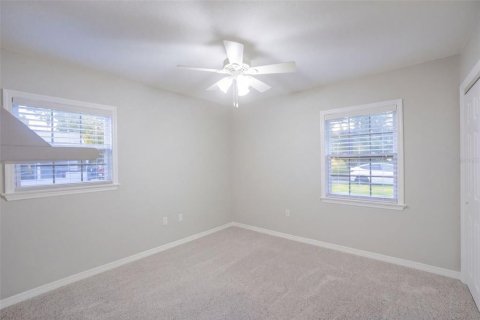 House in Eustis, Florida 3 bedrooms, 122.63 sq.m. № 2418613 - photo 25