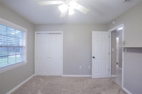 House in Eustis, Florida 3 bedrooms, 122.63 sq.m. № 2418613 - photo 26
