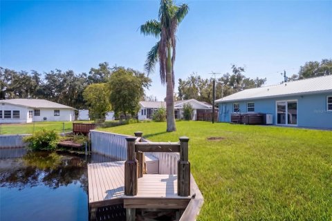 House in Eustis, Florida 3 bedrooms, 122.63 sq.m. № 2418613 - photo 20
