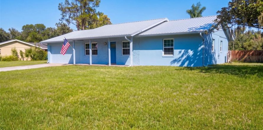 House in Eustis, Florida 3 bedrooms, 122.63 sq.m. № 2418613