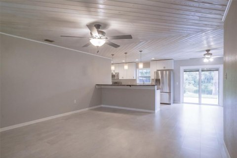 House in Eustis, Florida 3 bedrooms, 122.63 sq.m. № 2418613 - photo 6