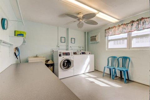 Condo in Saint Petersburg, Florida, 2 bedrooms  № 1734775 - photo 27
