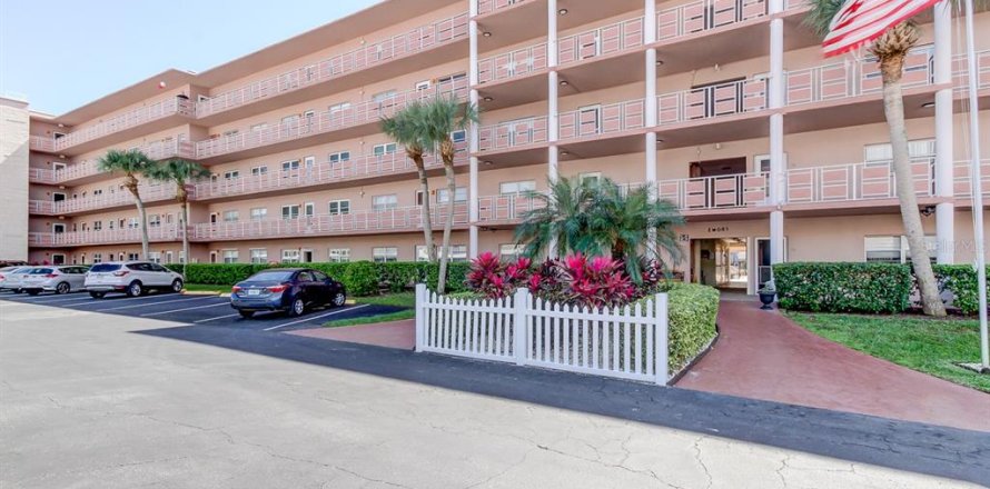 Condo in Saint Petersburg, Florida, 2 bedrooms № 1734775