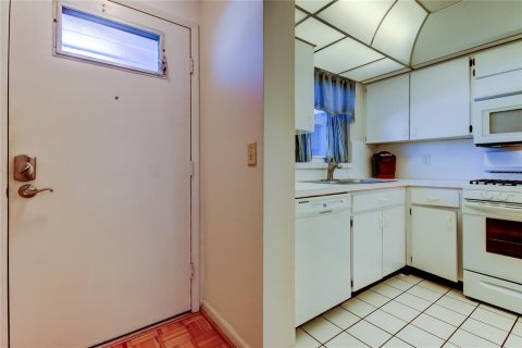 Condo in Saint Petersburg, Florida, 2 bedrooms  № 1734775 - photo 25