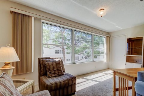 Condo in Saint Petersburg, Florida, 2 bedrooms  № 1734775 - photo 13