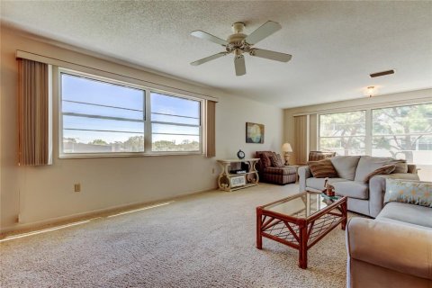 Condo in Saint Petersburg, Florida, 2 bedrooms  № 1734775 - photo 12