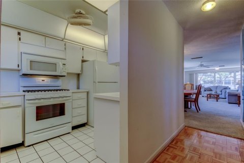 Condo in Saint Petersburg, Florida, 2 bedrooms  № 1734775 - photo 5
