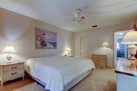 Condo in Saint Petersburg, Florida, 2 bedrooms  № 1734775 - photo 18