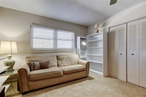 Condo in Saint Petersburg, Florida, 2 bedrooms  № 1734775 - photo 23