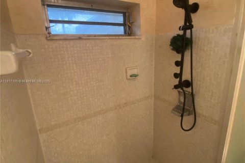 House in Tamarac, Florida 2 bedrooms, 175.96 sq.m. № 2053902 - photo 23