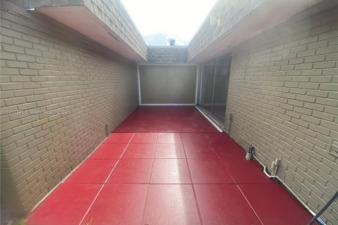 House in Tamarac, Florida 2 bedrooms, 175.96 sq.m. № 2053902 - photo 19