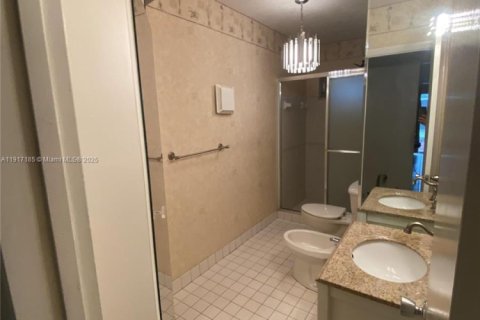 House in Tamarac, Florida 2 bedrooms, 175.96 sq.m. № 2053902 - photo 13