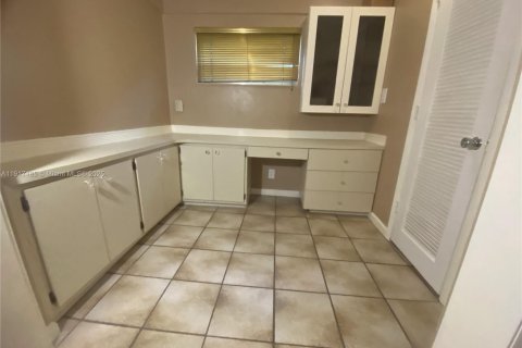 House in Tamarac, Florida 2 bedrooms, 175.96 sq.m. № 2053902 - photo 7