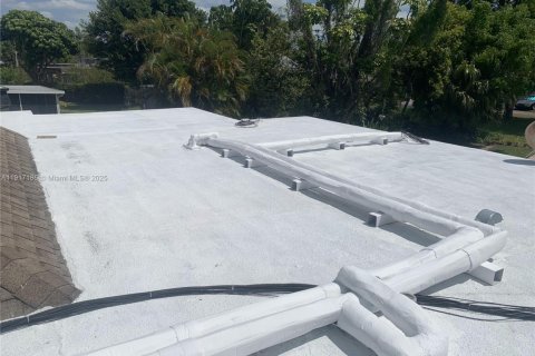 House in Tamarac, Florida 2 bedrooms, 175.96 sq.m. № 2053902 - photo 21