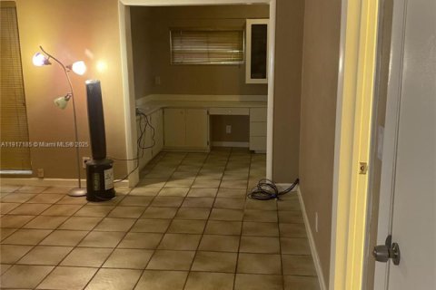 House in Tamarac, Florida 2 bedrooms, 175.96 sq.m. № 2053902 - photo 5