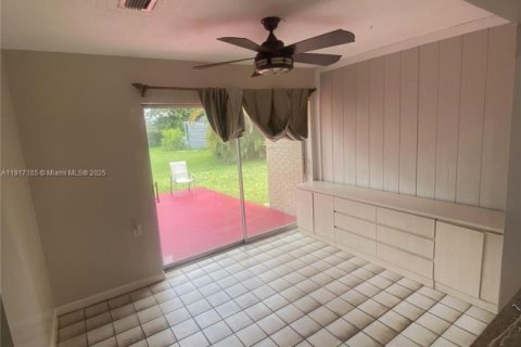 House in Tamarac, Florida 2 bedrooms, 175.96 sq.m. № 2053902 - photo 17