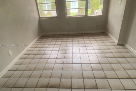 House in Tamarac, Florida 2 bedrooms, 175.96 sq.m. № 2053902 - photo 24