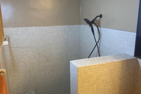 House in Tamarac, Florida 2 bedrooms, 175.96 sq.m. № 2053902 - photo 10