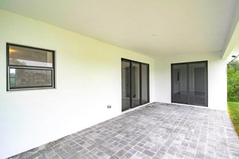 Купить виллу или дом в Порт-Шарлотт, Флорида 3 комнаты, 161.93м2, № 2338040 - фото 24