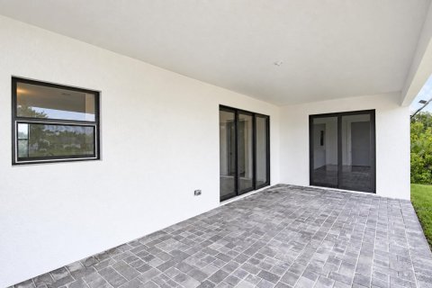 Купить виллу или дом в Порт-Шарлотт, Флорида 3 комнаты, 161.93м2, № 2338040 - фото 25