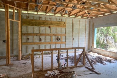 House in Port Charlotte, Florida 4 bedrooms, 162.02 sq.m. № 2157177 - photo 5